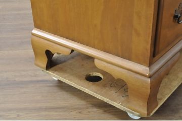 中古　美品　職人手作りオーダー家具　上品な佇まいの横浜ダニエル風チェスト(引き出し、サイドボード、整理箪笥、収納箪笥)(R-080280)