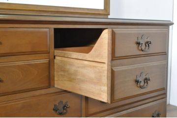 中古　美品　職人手作りオーダー家具　上品な佇まいの横浜ダニエル風チェスト(引き出し、サイドボード、整理箪笥、収納箪笥)(R-080280)