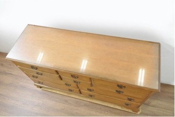 中古　美品　職人手作りオーダー家具　上品な佇まいの横浜ダニエル風チェスト　(R-080280)