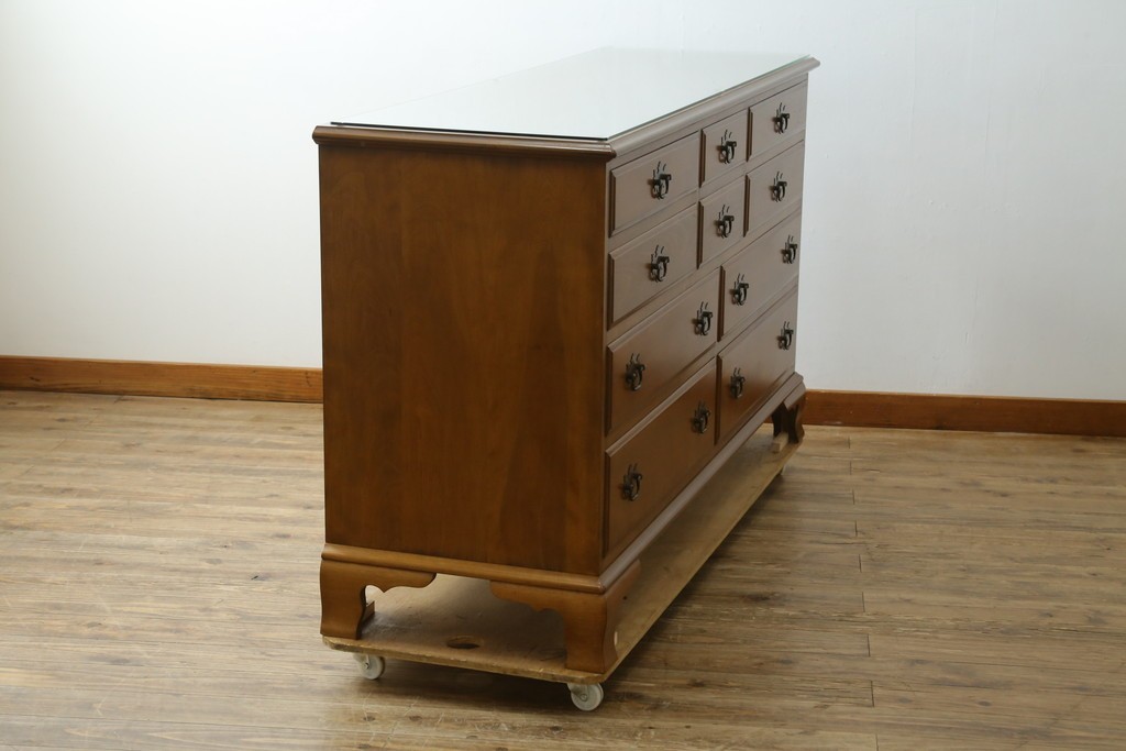 中古　美品　職人手作りオーダー家具　上品な佇まいの横浜ダニエル風チェスト　(R-080280)