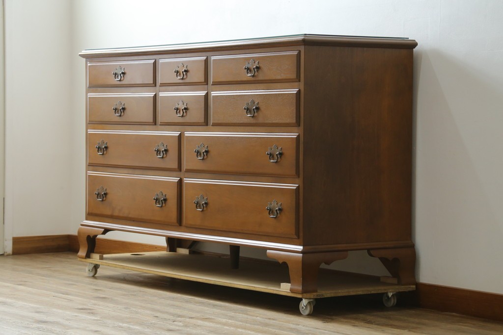 中古　美品　職人手作りオーダー家具　上品な佇まいの横浜ダニエル風チェスト　(R-080280)