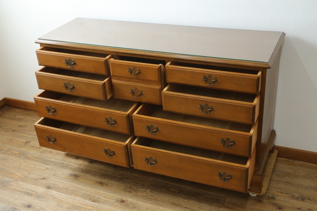 中古　美品　職人手作りオーダー家具　上品な佇まいの横浜ダニエル風チェスト　(R-080280)