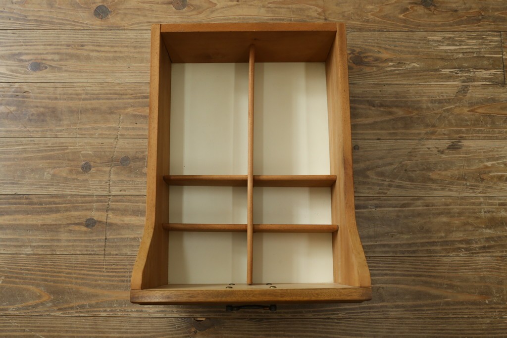 中古　美品　職人手作りオーダー家具　上品な佇まいの横浜ダニエル風チェスト　(R-080280)