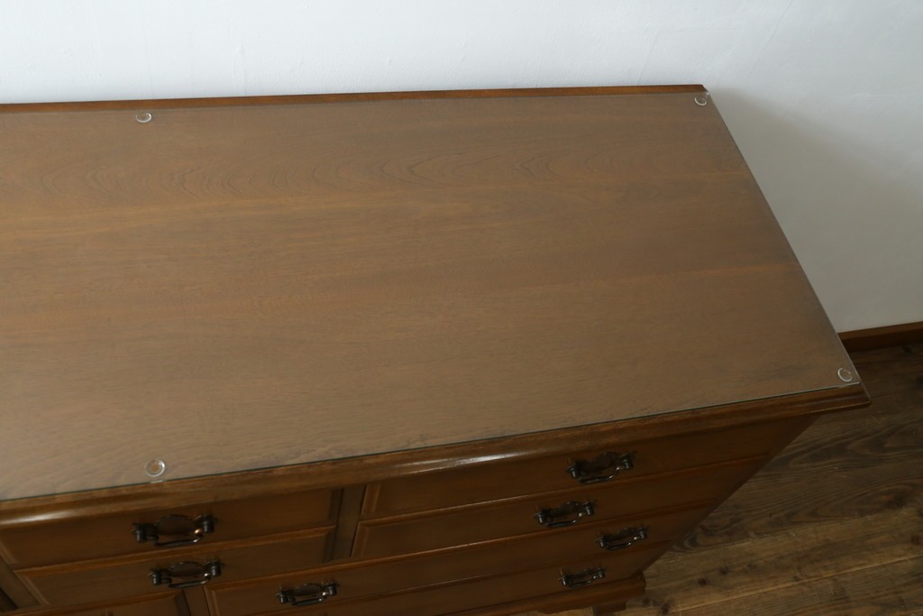 中古　美品　職人手作りオーダー家具　上品な佇まいの横浜ダニエル風チェスト　(R-080280)