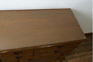中古　美品　職人手作りオーダー家具　上品な佇まいの横浜ダニエル風チェスト　(R-080280)