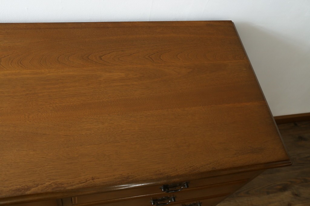 中古　美品　職人手作りオーダー家具　上品な佇まいの横浜ダニエル風チェスト　(R-080280)