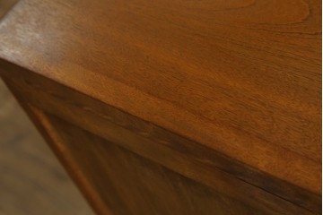 中古　美品　職人手作りオーダー家具　上品な佇まいの横浜ダニエル風チェスト　(R-080280)