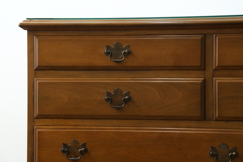 中古　美品　職人手作りオーダー家具　上品な佇まいの横浜ダニエル風チェスト　(R-080280)