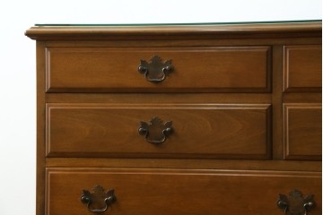 中古　美品　職人手作りオーダー家具　上品な佇まいの横浜ダニエル風チェスト　(R-080280)