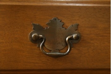 中古　美品　職人手作りオーダー家具　上品な佇まいの横浜ダニエル風チェスト　(R-080280)