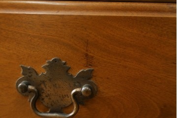 中古　美品　職人手作りオーダー家具　上品な佇まいの横浜ダニエル風チェスト　(R-080280)
