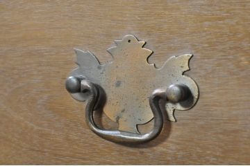 中古　職人手作りオーダー家具　クラシカルな雰囲気漂う上品なチェスト(引き出し、洋服タンス)(R-080281)