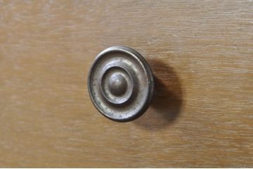 中古　職人手作りオーダー家具　クラシカルな雰囲気漂う上品なチェスト(引き出し、洋服タンス)(R-080281)