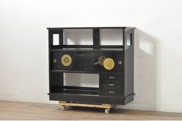 中古　美品　輪島塗り　シンプルながらも上品さを醸し出す漆塗りの飾り棚(茶棚、収納棚、戸棚、サイドキャビネット)(定価約120万円)(R-080282)