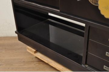 中古　美品　輪島塗り　シンプルながらも上品さを醸し出す漆塗りの飾り棚(茶棚、収納棚、戸棚、サイドキャビネット)(定価約120万円)(R-080282)