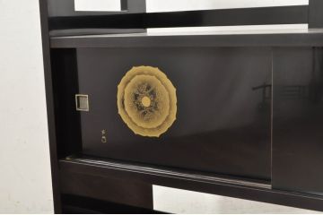 中古　美品　輪島塗り　シンプルながらも上品さを醸し出す漆塗りの飾り棚(茶棚、収納棚、戸棚、サイドキャビネット)(定価約120万円)(R-080282)