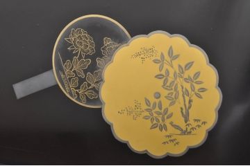 中古　美品　輪島塗り　シンプルながらも上品さを醸し出す漆塗りの飾り棚(茶棚、収納棚、戸棚、サイドキャビネット)(定価約120万円)(R-080282)