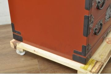 和製ビンテージ　手打ち金具　朱塗り　鋲と凝った金具の意匠が目を引く米沢小箪笥(米沢箪笥、手許箪笥、引き出し、収納箪笥、ヴィンテージ)(R-080283)