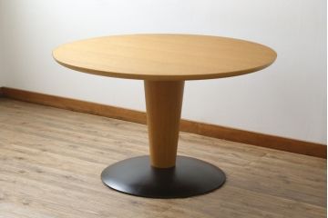 中古　美品　arflex(アルフレックス)　ステーションチェントロ(STATION CENTRO)　洗練されたモダンデザインが魅力的なダイニングテーブル(定価約45万円)(ラウンドテーブル、丸テーブル、食卓)(R-080284)