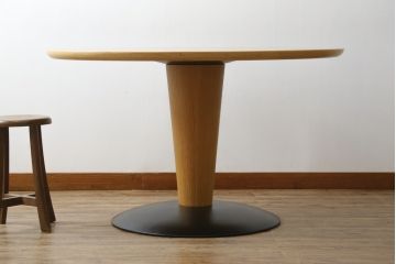 中古　美品　arflex(アルフレックス)　ステーションチェントロ(STATION CENTRO)　洗練されたモダンデザインが魅力的なダイニングテーブル(定価約45万円)(ラウンドテーブル、丸テーブル、食卓)(R-080284)