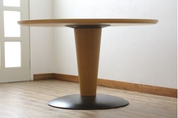 中古　美品　arflex(アルフレックス)　ステーションチェントロ(STATION CENTRO)　洗練されたモダンデザインが魅力的なダイニングテーブル(定価約45万円)(ラウンドテーブル、丸テーブル、食卓)(R-080284)