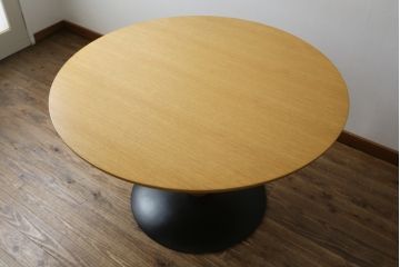 中古　美品　arflex(アルフレックス)　ステーションチェントロ(STATION CENTRO)　洗練されたモダンデザインが魅力的なダイニングテーブル(定価約45万円)(ラウンドテーブル、丸テーブル、食卓)(R-080284)