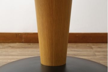 中古　美品　arflex(アルフレックス)　ステーションチェントロ(STATION CENTRO)　洗練されたモダンデザインが魅力的なダイニングテーブル(定価約45万円)(ラウンドテーブル、丸テーブル、食卓)(R-080284)
