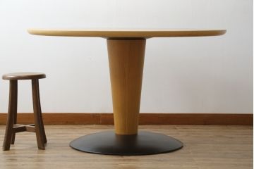 中古　美品　arflex(アルフレックス)　ステーションチェントロ(STATION CENTRO)　洗練されたモダンデザインが魅力的なダイニングテーブル(定価約45万円)(ラウンドテーブル、丸テーブル、食卓)(R-080284)