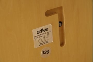 中古　美品　arflex(アルフレックス)　ステーションチェントロ(STATION CENTRO)　洗練されたモダンデザインが魅力的なダイニングテーブル(定価約45万円)(ラウンドテーブル、丸テーブル、食卓)(R-080284)