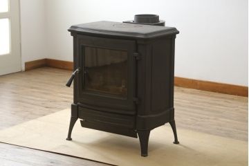 中古　美品　NESTOR MARTIN(ネスターマーティン)　S43　スタイリッシュなデザインでお部屋にも取り入れやすい薪ストーブ(暖房器具)(R-080286)