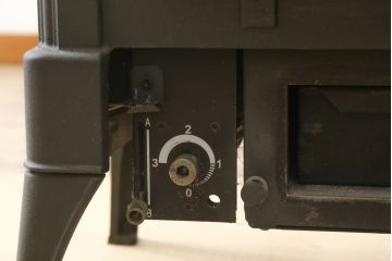 中古　美品　NESTOR MARTIN(ネスターマーティン)　S43　スタイリッシュなデザインでお部屋にも取り入れやすい薪ストーブ(暖房器具)(R-080286)