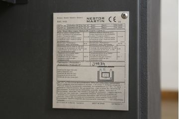 中古　美品　NESTOR MARTIN(ネスターマーティン)　S43　スタイリッシュなデザインでお部屋にも取り入れやすい薪ストーブ(暖房器具)(R-080286)