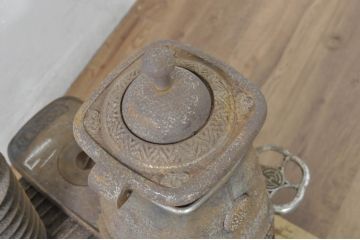 和製アンティーク　TOKIWA(トキワ)　古い質感が趣溢れる石炭ストーブ(暖房器具、練炭ストーブ)(R-080287)