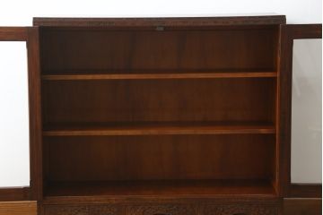 中古　美品　軽井沢彫り　隅々まで施された桜の彫りが美しい収納棚(本棚、キャビネット、サイドキャビネット、食器棚、飾り棚、戸棚)(R-080288)