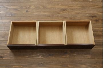 中古　美品　軽井沢彫り　隅々まで施された桜の彫りが美しい収納棚(本棚、キャビネット、サイドキャビネット、食器棚、飾り棚、戸棚)(R-080288)