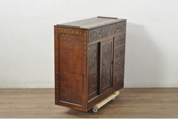 中古　美品　軽井沢彫り　隅々まで施された桜の彫りが美しいサイドボード(サイドキャビネット、サイドチェスト、収納棚、戸棚、引き出し)(R-080289)