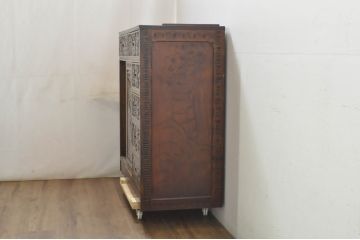 中古　美品　軽井沢彫り　隅々まで施された桜の彫りが美しいサイドボード(サイドキャビネット、サイドチェスト、収納棚、戸棚、引き出し)(R-080289)