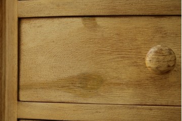 スペインヴィンテージ　パイン材　ナチュラルな木の色味が魅力のアンティーク調のチェスト　(R-080293)