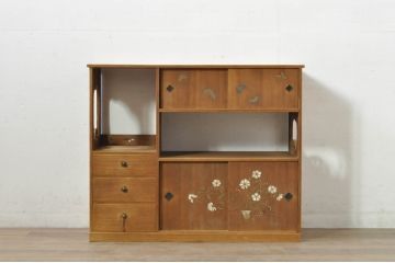 和製アンティーク　上手物!!　素朴だが作りの良いラデン漆絵の総桐茶棚(茶箪笥、飾り棚、収納棚、戸棚、引き出し)(R-080296)