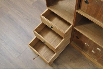 和製アンティーク　上手物!!　素朴だが作りの良いラデン漆絵の総桐茶棚(茶箪笥、飾り棚、収納棚、戸棚、引き出し)(R-080296)