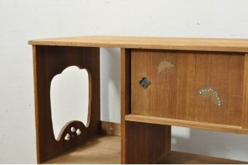 和製アンティーク　上手物!!　素朴だが作りの良いラデン漆絵の総桐茶棚(茶箪笥、飾り棚、収納棚、戸棚、引き出し)(R-080296)