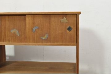和製アンティーク　上手物!!　素朴だが作りの良いラデン漆絵の総桐茶棚(茶箪笥、飾り棚、収納棚、戸棚、引き出し)(R-080296)