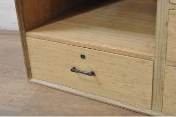 和製アンティーク　シンプルなデザインが取り入れやすい作りの良い総桐小引き出し(小物収納、卓上収納)(R-080297)
