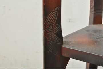 和製ビンテージ　牡丹の彫刻が上品な根来塗り風の飾り棚(茶棚、あけぼの塗り、違い棚、収納棚、ヴィンテージ)(R-080303)