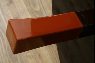 和製ヴィンテージ　伝統工芸品　輪島塗　高海堂　朱塗りが鮮やかで美しい和モダンな丸座卓　定価約150万円　(R-080304)