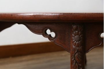 和製アンティーク　根来塗り　鎌倉彫　かわいらしいお花の彫刻入りの丸いちゃぶ台(円卓、座卓、ラウンドテーブル、ローテーブル、リビングテーブル)(R-080305)