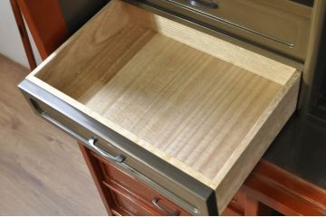中古　超美品!!　特注!!　最上物!!　内部まで漆塗り　朱塗　布目塗り　漆の味のある風合いが目を引く茶タンス(茶箪笥、茶棚、飾り棚、収納棚、戸棚、引き出し)(製作費約300万円)(R-080306)