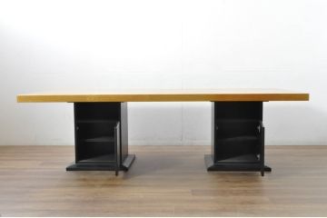 中古　ブランド家具　特注　オーダー品　天板極厚　タモ材　無垢　ブラックとナチュラルカラーのコントラストが素敵な組み立て式収納付きの特大テーブル(ダイニングテーブル、4人掛け、6人掛け、作業台、食卓、店舗什器)(定価約70万円)(R-080307)