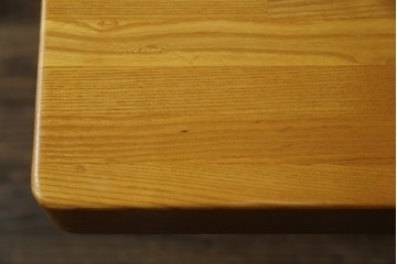 中古　ブランド家具　特注　オーダー品　天板極厚　タモ材　無垢　ブラックとナチュラルカラーのコントラストが素敵な組み立て式収納付きの特大テーブル　定価約70万円相当　(R-080307)