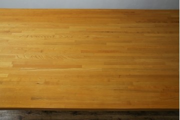 中古　ブランド家具　特注　オーダー品　天板極厚　タモ材　無垢　ブラックとナチュラルカラーのコントラストが素敵な組み立て式収納付きの特大テーブル　定価約70万円相当　(R-080307)